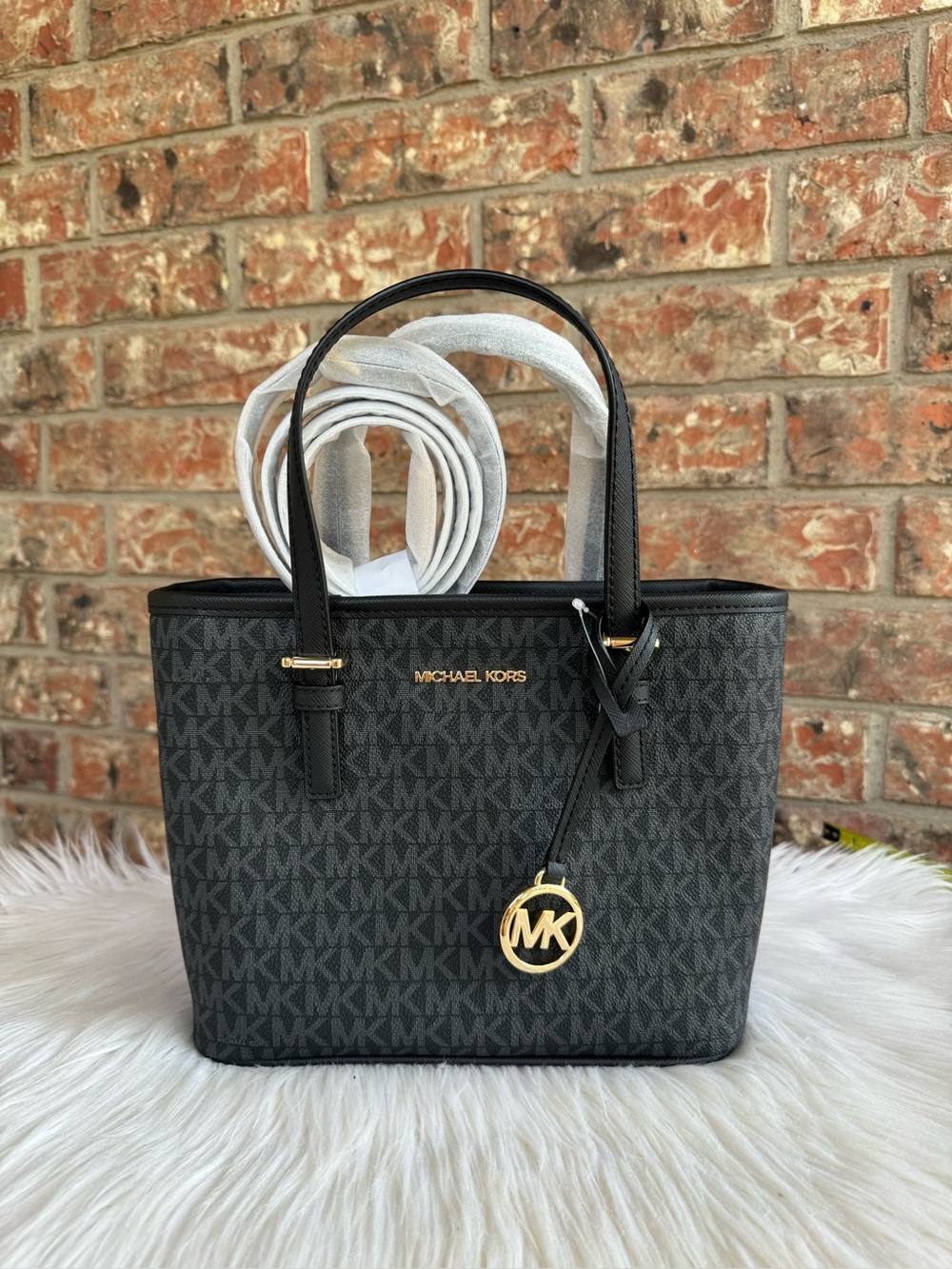 Michael Kors Jet Set xs Logo Tote Bag in Black
